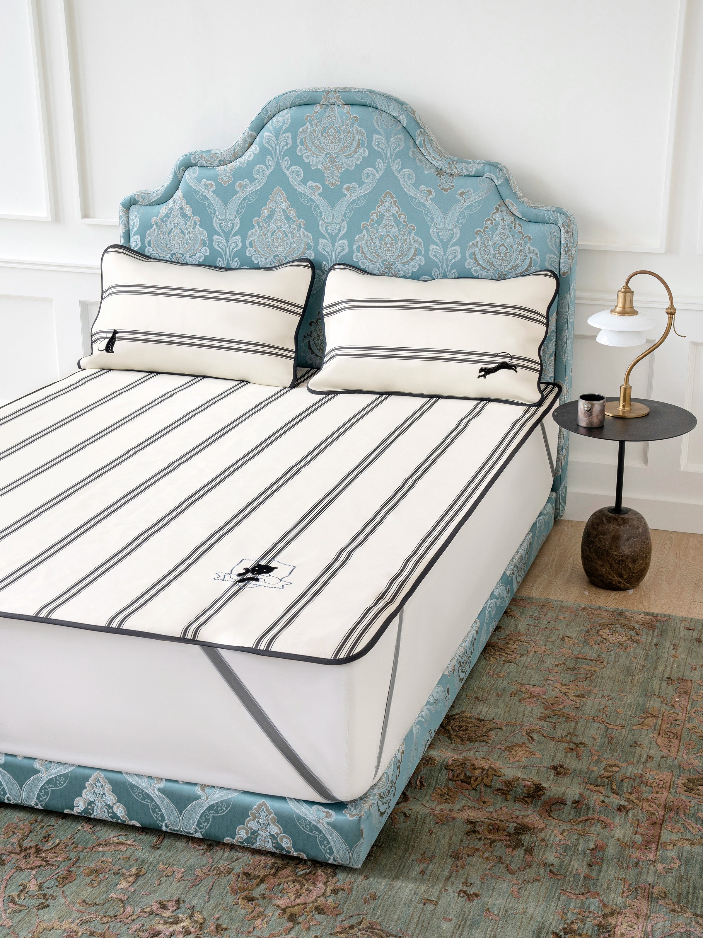 "Urban Jungle" Black Panther Cooling Bed Mat Set – Moonlight White