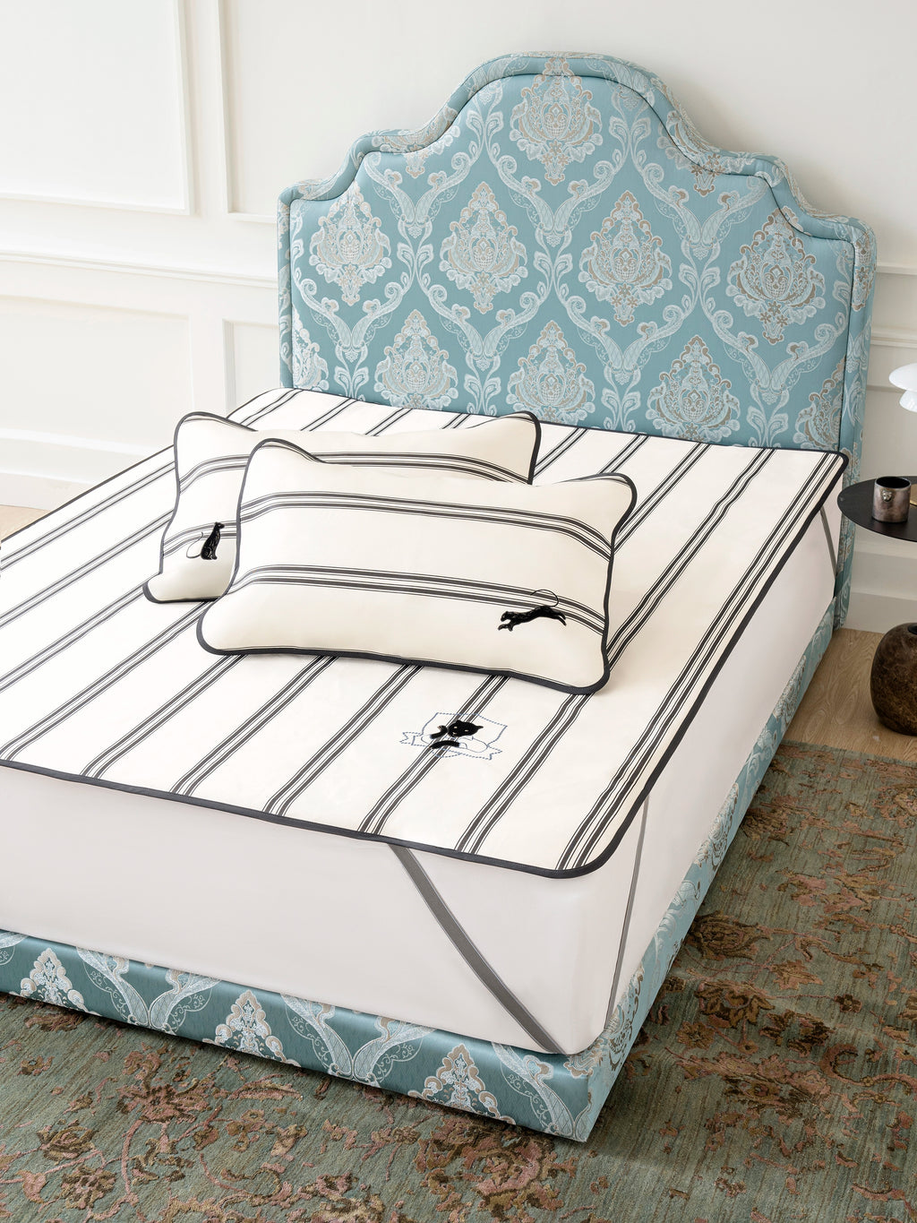 "Urban Jungle" Black Panther Cooling Bed Mat Set – Moonlight White