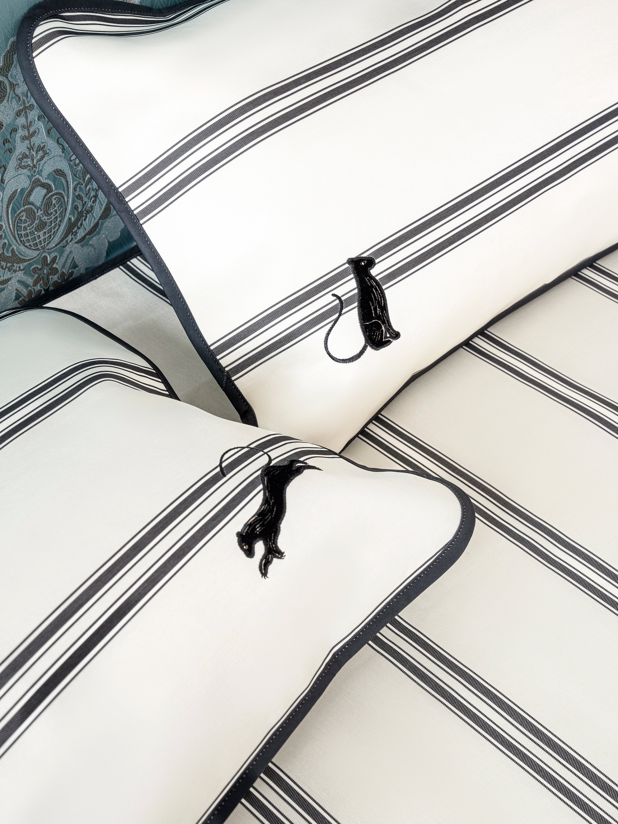 "Urban Jungle" Black Panther Cooling Bed Mat Set – Moonlight White