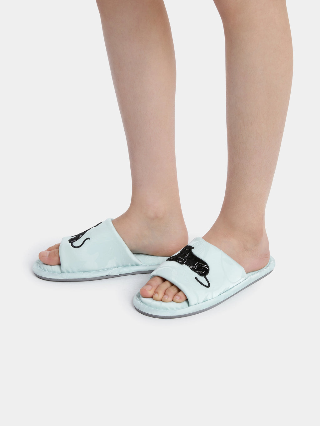 "Urban Jungle" Black Panther Jacquard Open-Toe Slippers – Mist Blue