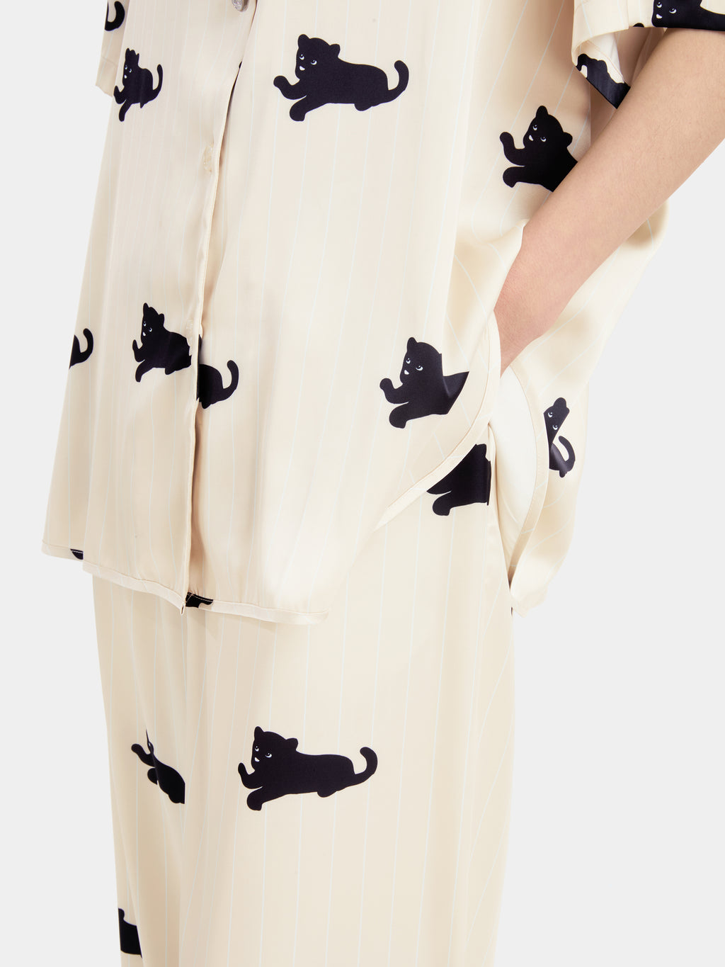 "Urban Jungle" Satin Loungewear Set Short Sleeve & Pants – Camel