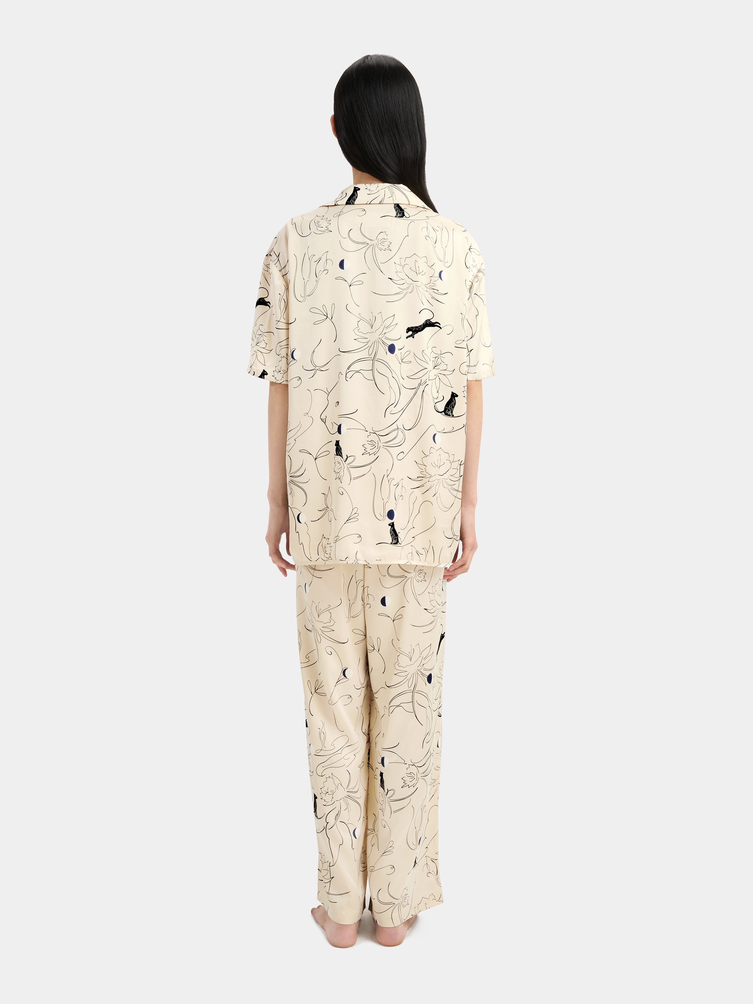"Urban Jungle" Satin Loungewear Set Short Sleeve & Pants – Dune Gold