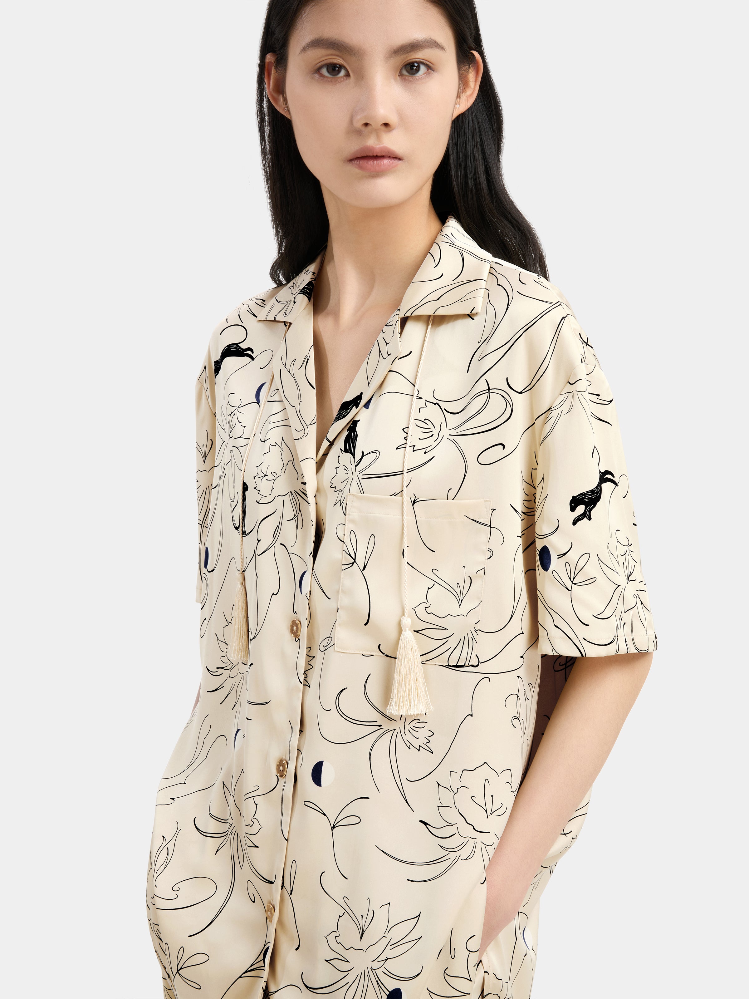 "Urban Jungle" Satin Loungewear Set Short Sleeve & Pants – Dune Gold