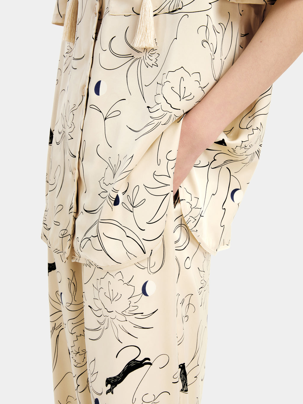 "Urban Jungle" Satin Loungewear Set Short Sleeve & Pants – Dune Gold