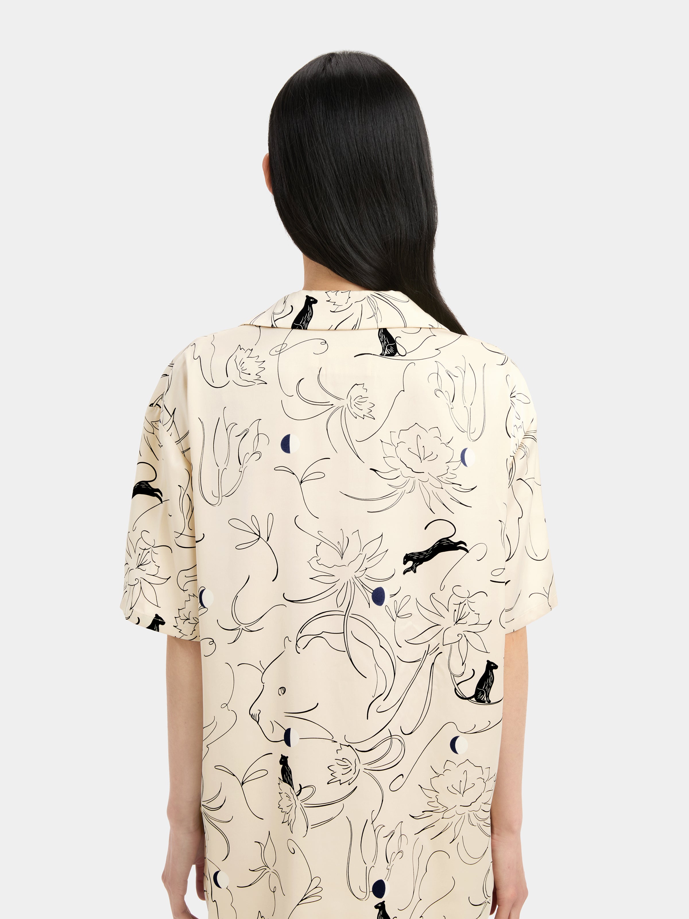 "Urban Jungle" Satin Loungewear Set Short Sleeve & Pants – Dune Gold
